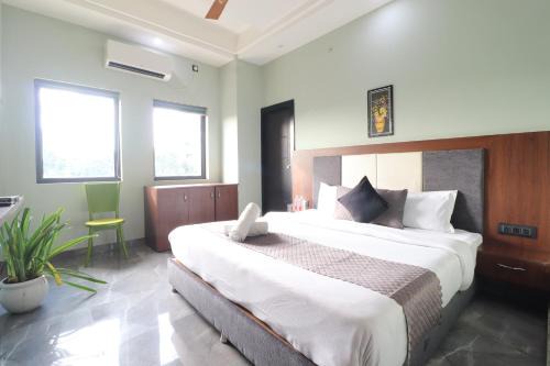 ISBT Dehradun Hotel Dhomage in Mājra