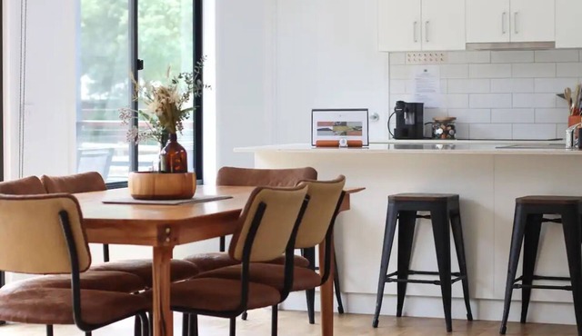 Jimmara House- Modern central holiday home. in Halls Gap