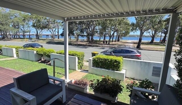 Keith's on Sylvan Beach. Stylish 2BR unit with awesome Pumistone Passage views. in Bellara