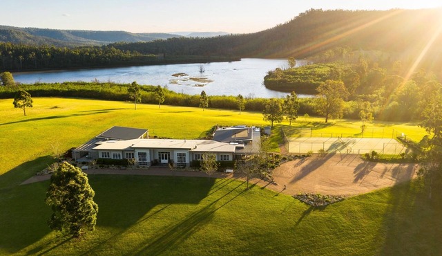 Lake David Luxe Lakehouse Getaway in Kangaroo Valley