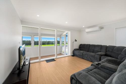 Lakeside 3 Bedrooms House in Hooka Island