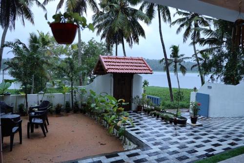 Lakeview Villa - Homestay Near Kovalam