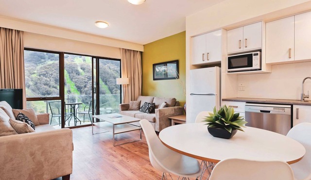 Lantern 21- Balcony Apartment, nestled in the Snowy Mountains. in Thredbo