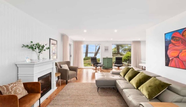 Long Beach Hideaway | Clifftop Views & Beach in Long Beach