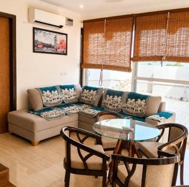 Luxurious 2BHK ! The White Casa !Near Medanta Hospital