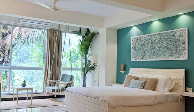 Luxury art-themed apartment: The Abstract Suite