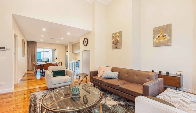 Luxury on the Esplanade - Echuca Holiday Homes in Echuca