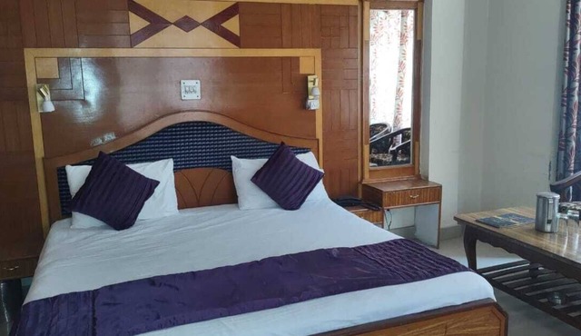 Mahesh Hotel & Restaurant