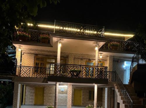 Mandala House & Café with Mud House Retreat