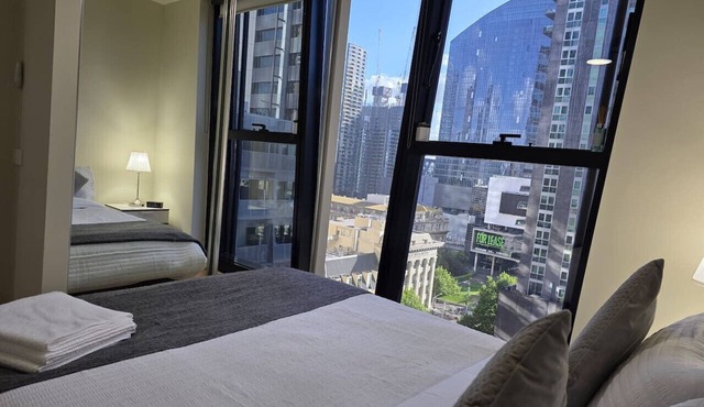 Melbourne CBD Southern Cross City View Retreat in Melbourne
