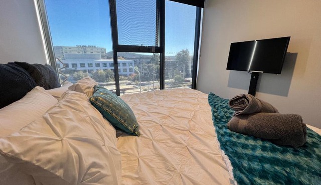 Midnight Luxe 2BR 2Bath Apartment 408 in the heart of Braddon Pool Sauna L4 Views Secure Parking Wine WiFi in Canberra