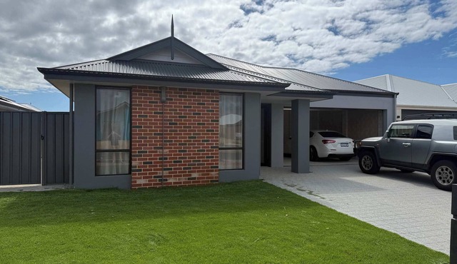 Milbridge Getaway with a bathroom in each room! in Millbridge