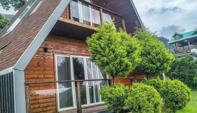 Mistywood Cottages With Valley View by Homeyhuts