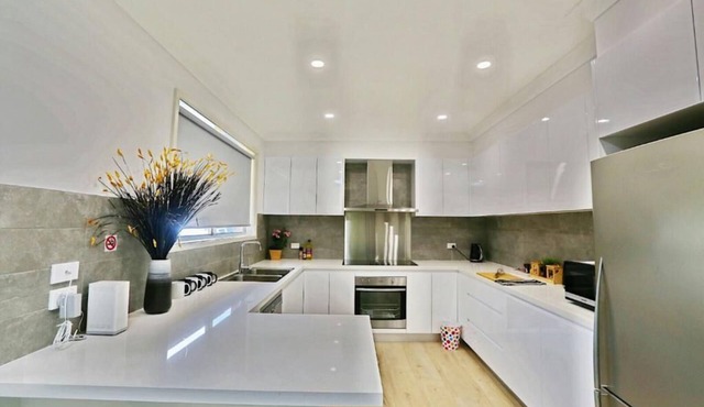 Modern 4-Bedroom Large House Close to Singleton CBD Hunter Valley in Singleton Heights