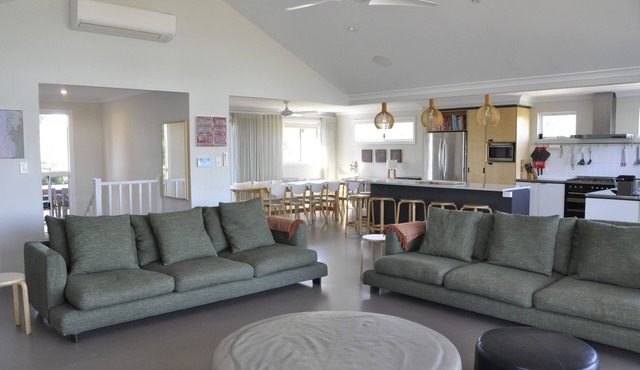 Moore River Retreat Fabulous views of the Moore River and bushland! in Guilderton