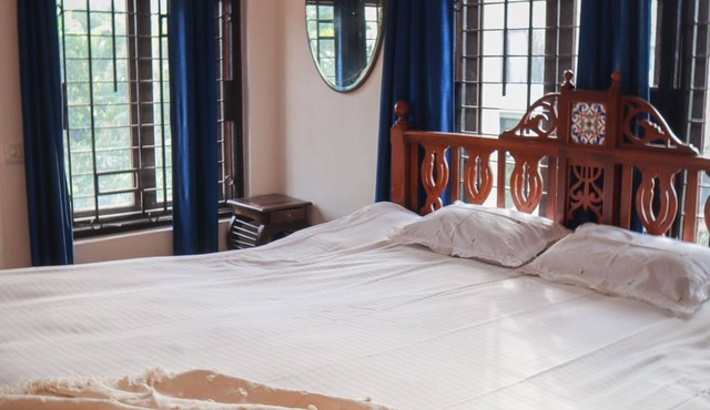 MTDC registered, 4 bed room, pet friendly villa with Pool and Garden