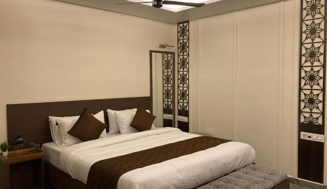 MURALI KRISHNA APART HOTEL