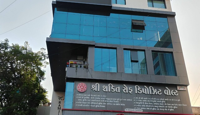 Nirrtul Royale Modern 3BHK Apartment | Specious Cozy & Quite