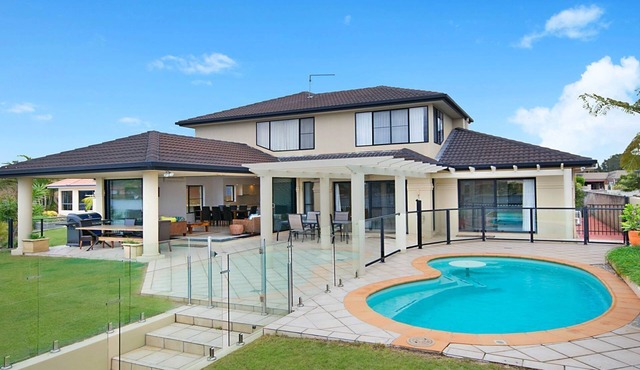 Nirvana Waters - Absolute Waterfront Escape with Private Pontoon & Pool - Holiday Yamba in YAMBA