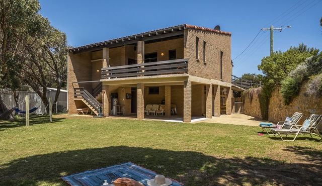 Ocean Close - Spacious Beach House in Guilderton