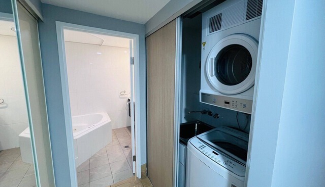 One Bedroom Deluxe Spa Apartment in Hamilton