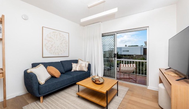 OVER7 - Beachside Escape in Perth