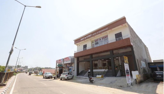OYO Eat & Stay Hotel And Restaurant