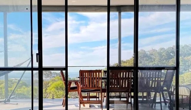 Perth Hills Retreat | City Views | Luxury Beds in Gooseberry Hill