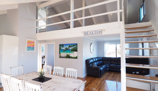 Pet-Friendly | 200m to Beach | Sleeps Large Groups | Beach Views | Air Con in Callala Beach