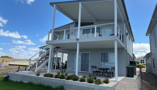 Pleasant View Too- 5 bedrooms! Off peak special! in Black Point