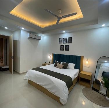 Prema Stays Luxury Studio with Balcony