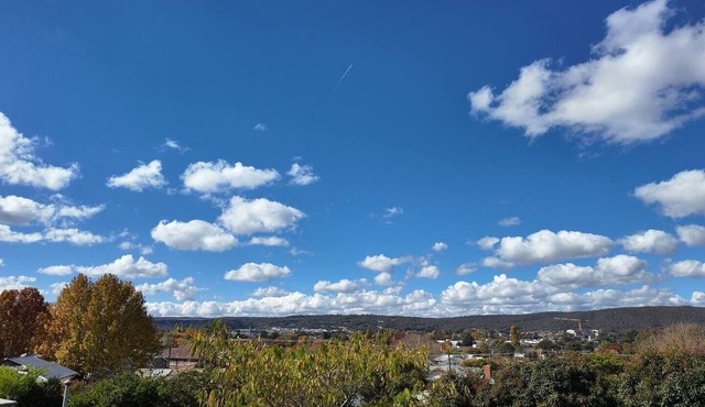 "Premium 3BR Mt View Sleeps 8 15 min Canberra" in Queanbeyan