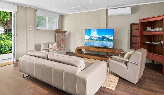 Pristine 1-Bed Studio cottage with pool in Burradoo