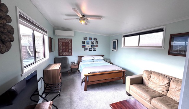 Private Comfortable bungalow for 2 in Bayswater