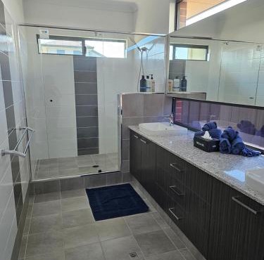 Private king bed guest suite in Perth