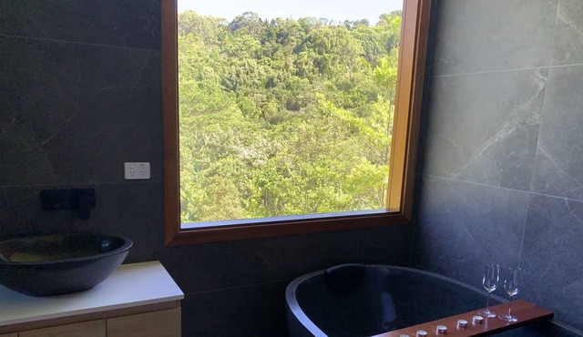 Private luxury for two in Carool