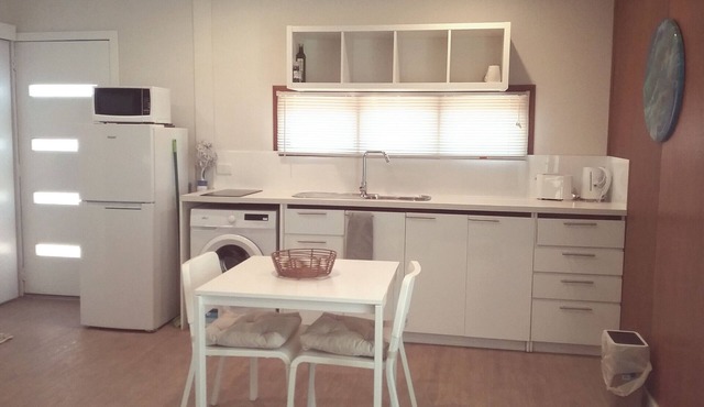 Private Studio Accomodation. Fully self contained with private outdoor living. in Green Head