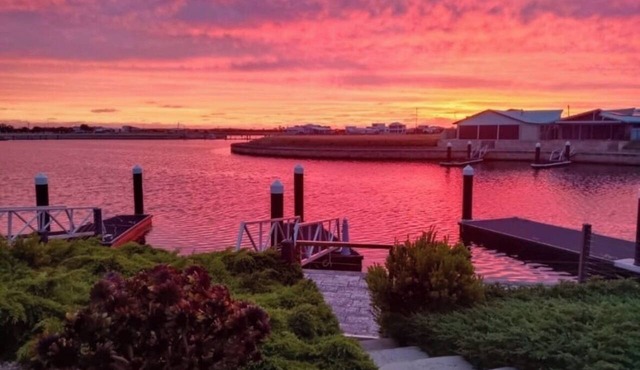 Private Waterfront Retreat w Boat Ramp. Beach around the Corner. in Cape Jaffa