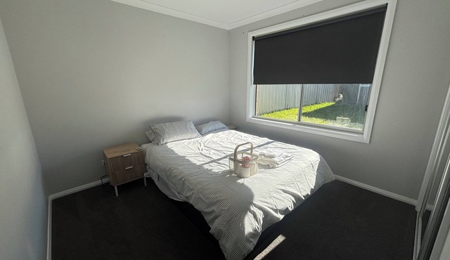 Queen bed with garden view in west wodonga in West Wodonga