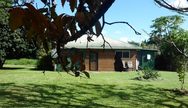 Quiet, peaceful and comfortable country cottage close to Lake Eacham. in North Johnstone