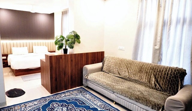 Radhakrishna Executive Lodge in Tuljapur