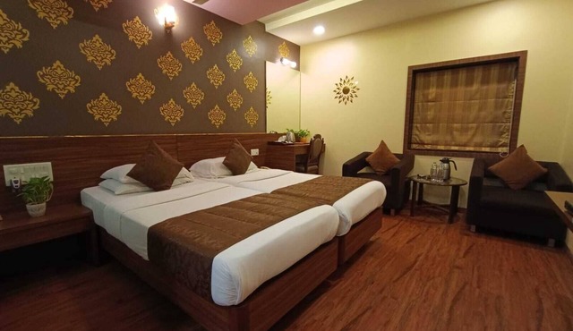 Rajhans Hotel