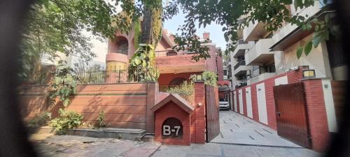 RED BRICK HOME BY EARTHAA ESCAPES