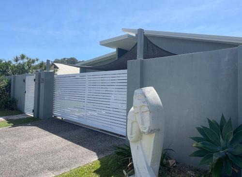 Relax at Trinity Beach Getaway, Blue Lagoon, Trinity Beach in Trinity Beach