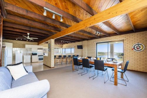 River View Retreat - Both Ocean and River Views in Guilderton