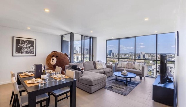 Riverview 2BR delicate Apt, 1min to train station in Brisbane