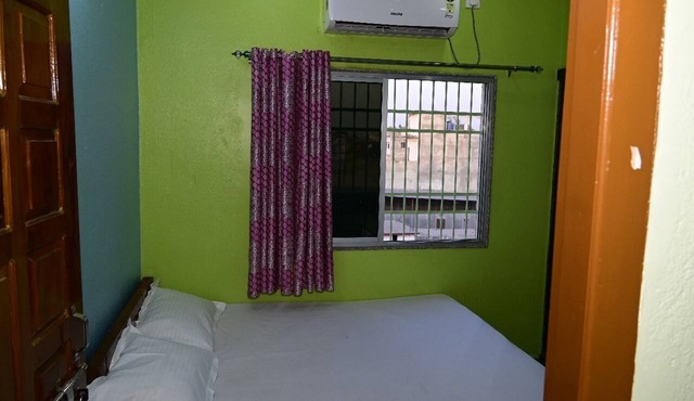 Roy Guest House in Tamluk