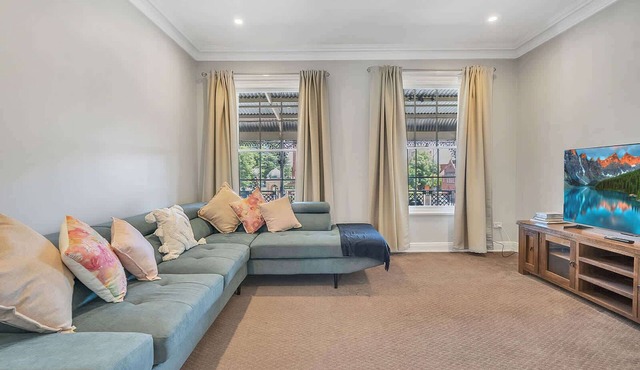Royal Apartment 1 - CBD Location, Heritage Listed in Bathurst