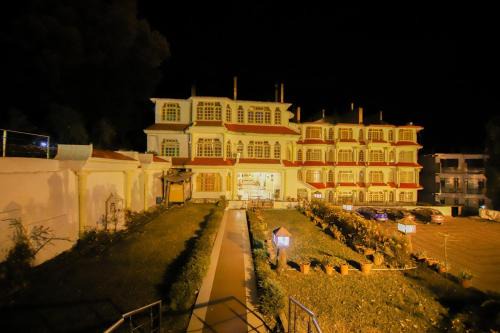 Royal Palace Resort Bhagsunag - Family & Couple Friendly Hotel in McLeod Ganj #RoyalPalaceResortBhagsunag #RoyalPalaceResort #BhagsunagHotel #HotelInMcLeodGanj #FamilyFriendlyHotel #CoupleFriendlyHotel #HotelNearBhagsuWaterfall #DharamshalaHotels #Himacha