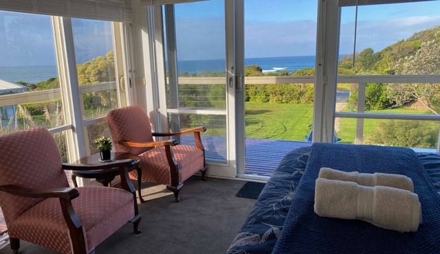Self-Contained Double Storey Beach House Across the Road from the Beach with Incredible Ocean Views. in Sugarloaf